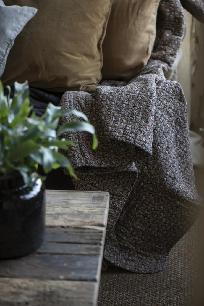 Ib Laursen - quilted tæppe - sort m. minimønster