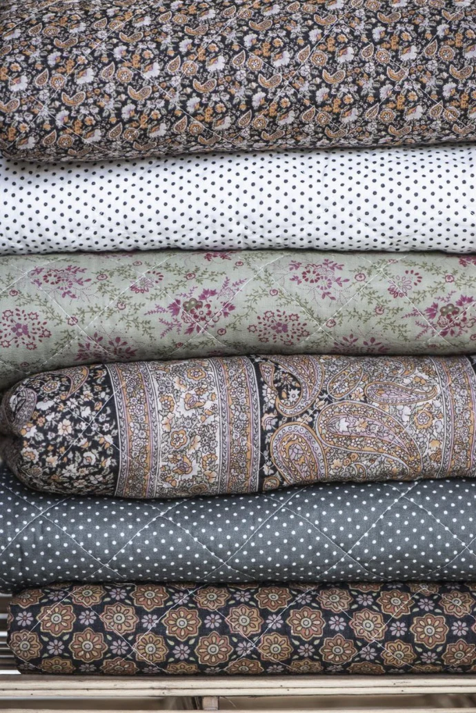 Ib Laursen - quilted tæppe - sort m. minimønster