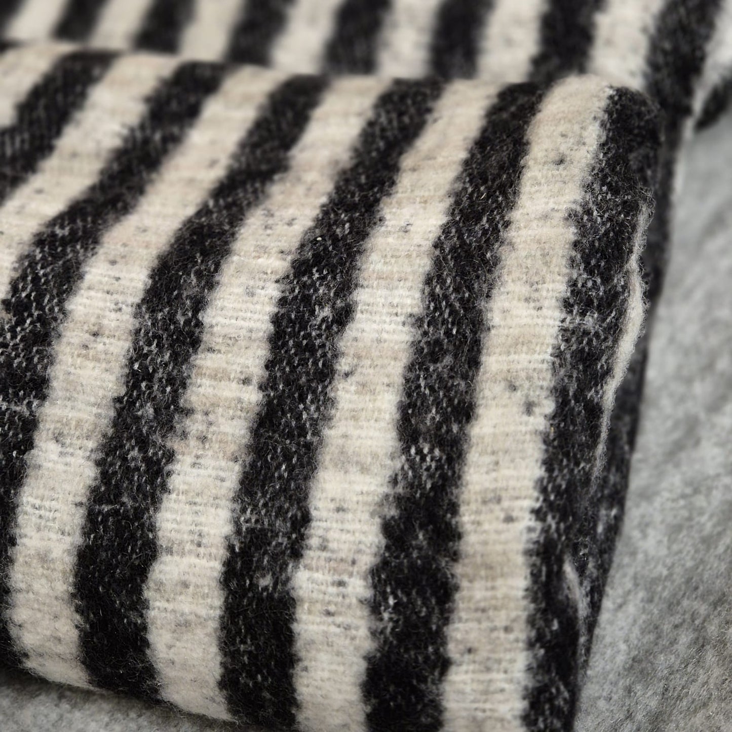 Plaid - uld mix - sort og hvid - striber