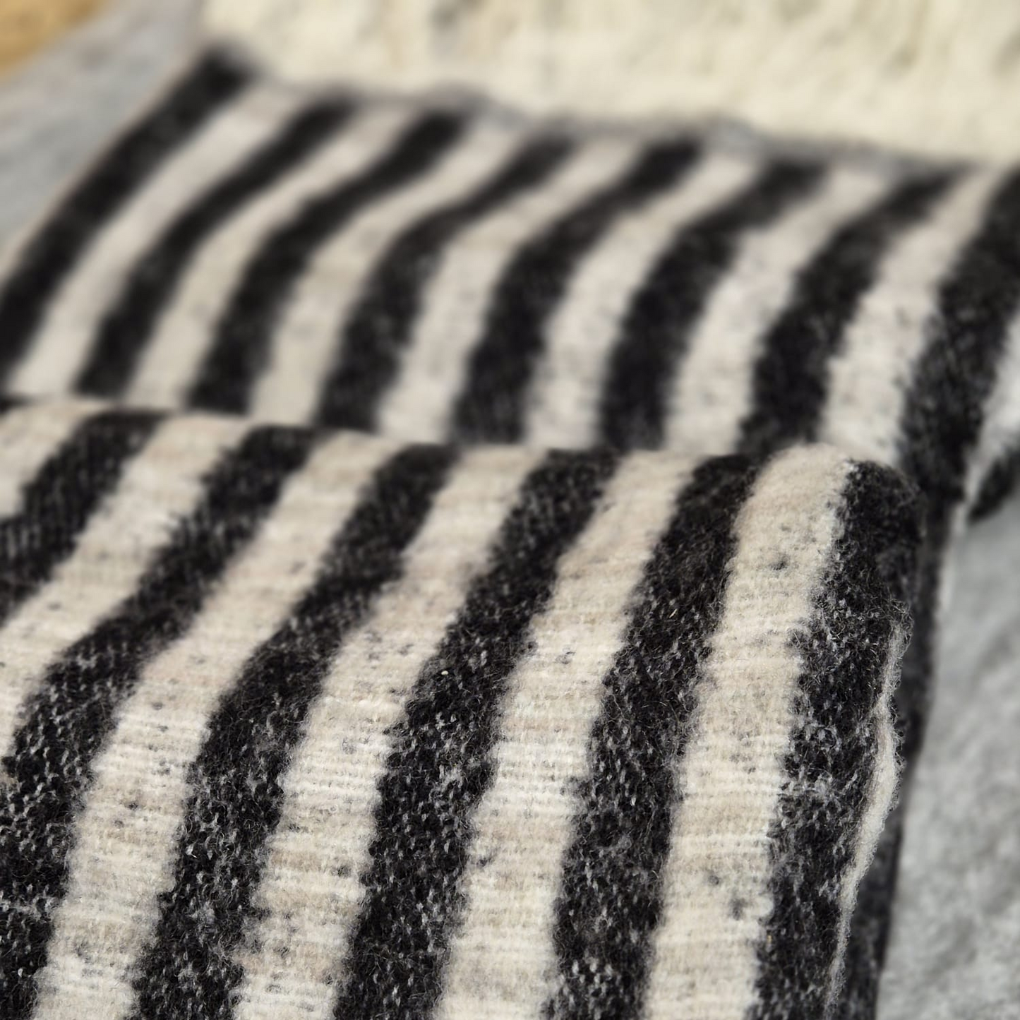 Plaid - uld mix - sort og hvid - striber