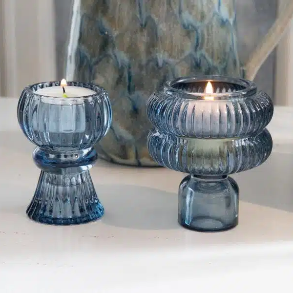 Vendbar lysestage i blå glas