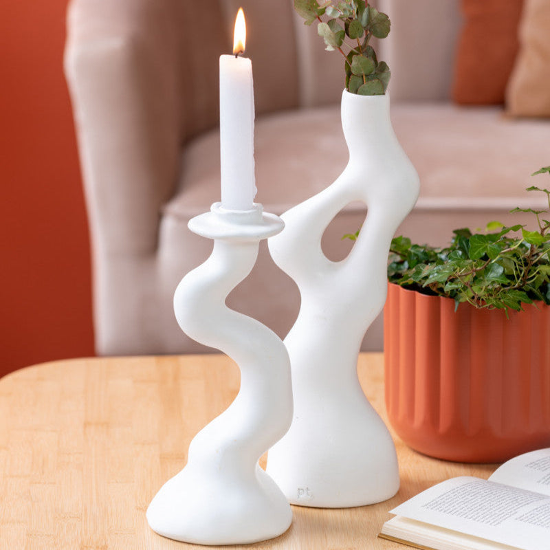 Hvid vase - H: 33 cm B: 12,5 cm Ø 3 cm