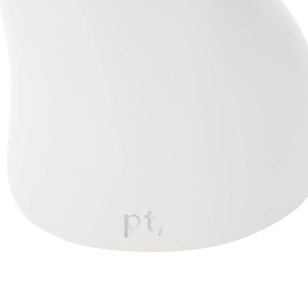 Hvid vase - H: 33 cm B: 12,5 cm Ø 3 cm