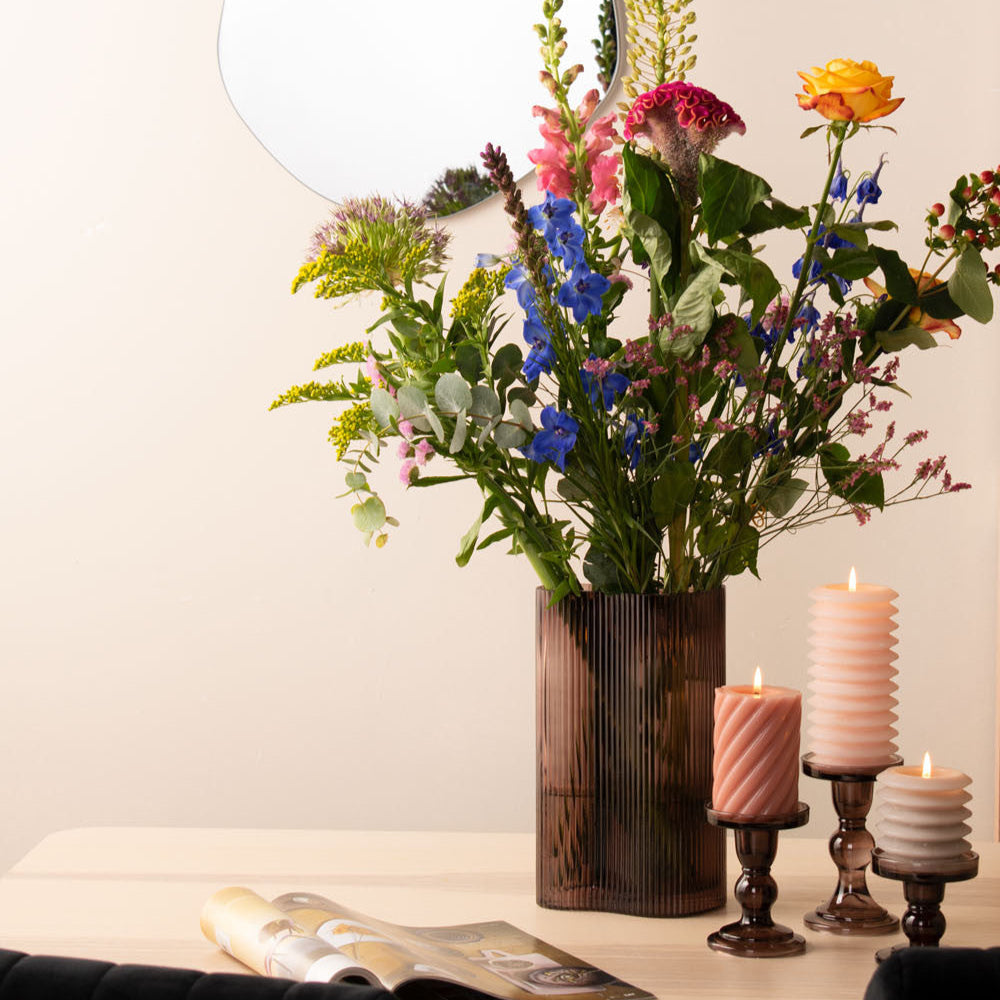 Lysestage i brunt glas
