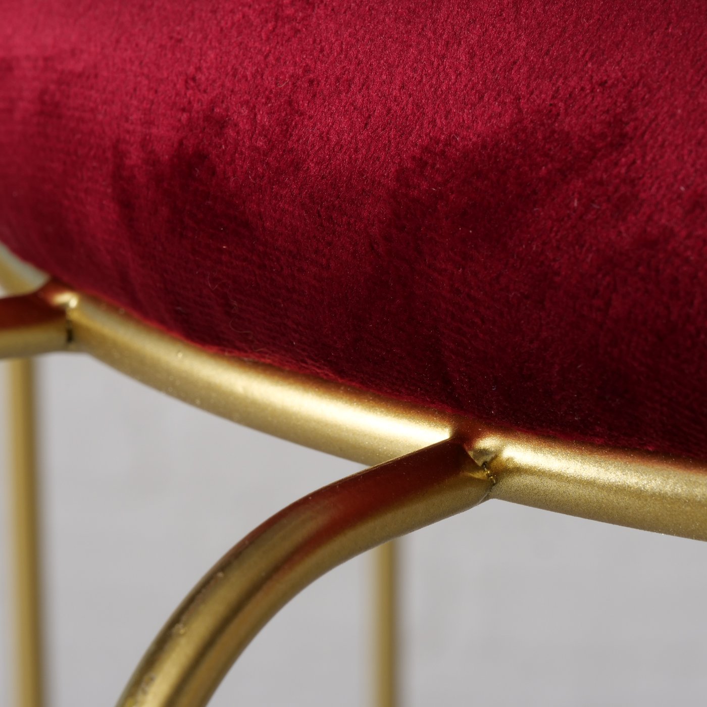 Skammel - Roberto, Guldfarvet m. veloursæde - 41 x 41cm
