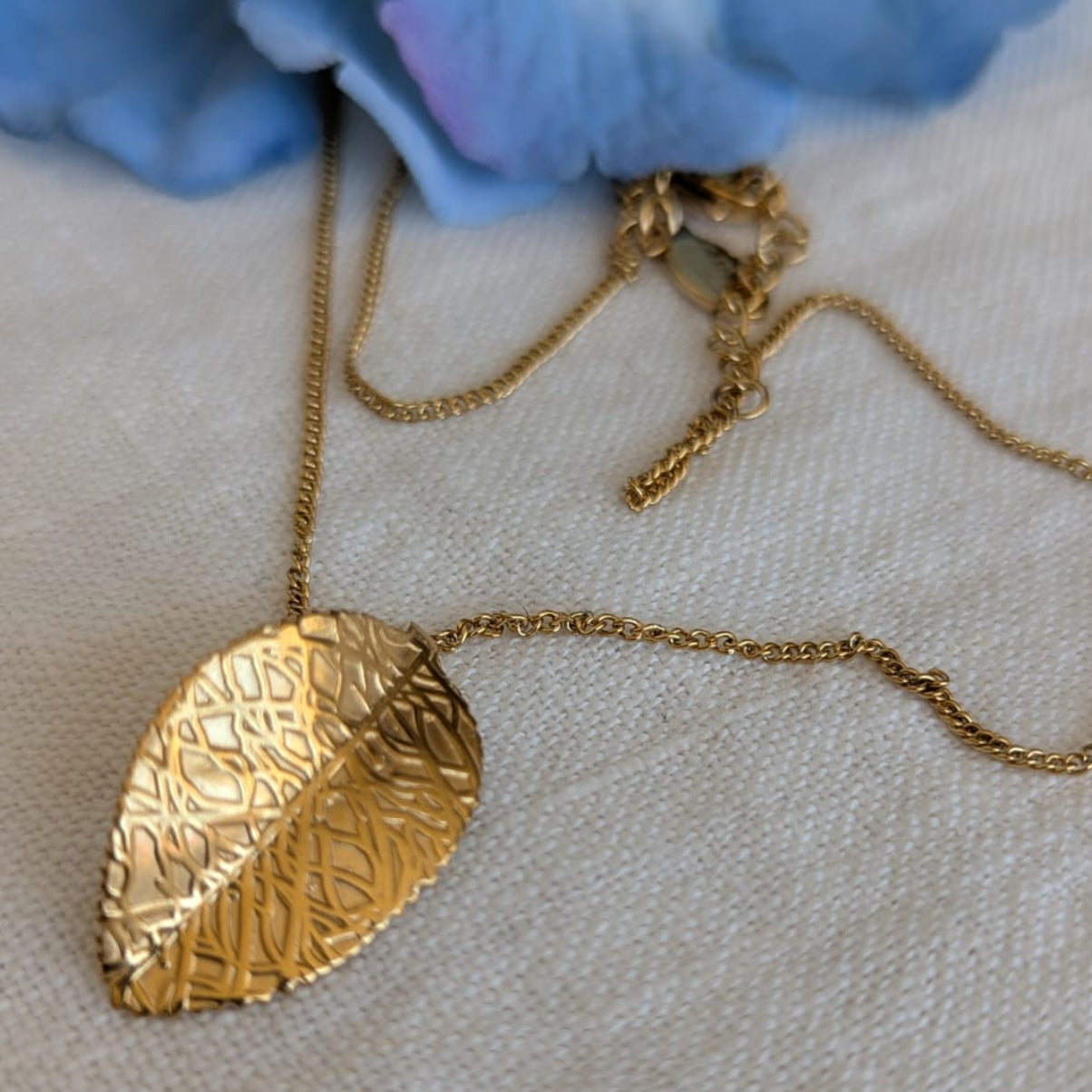 Gade & Juul - Halskæde inkl. Vedhæng - 45 cm - Kirurgisk Stål - Guld Look - Leaf
