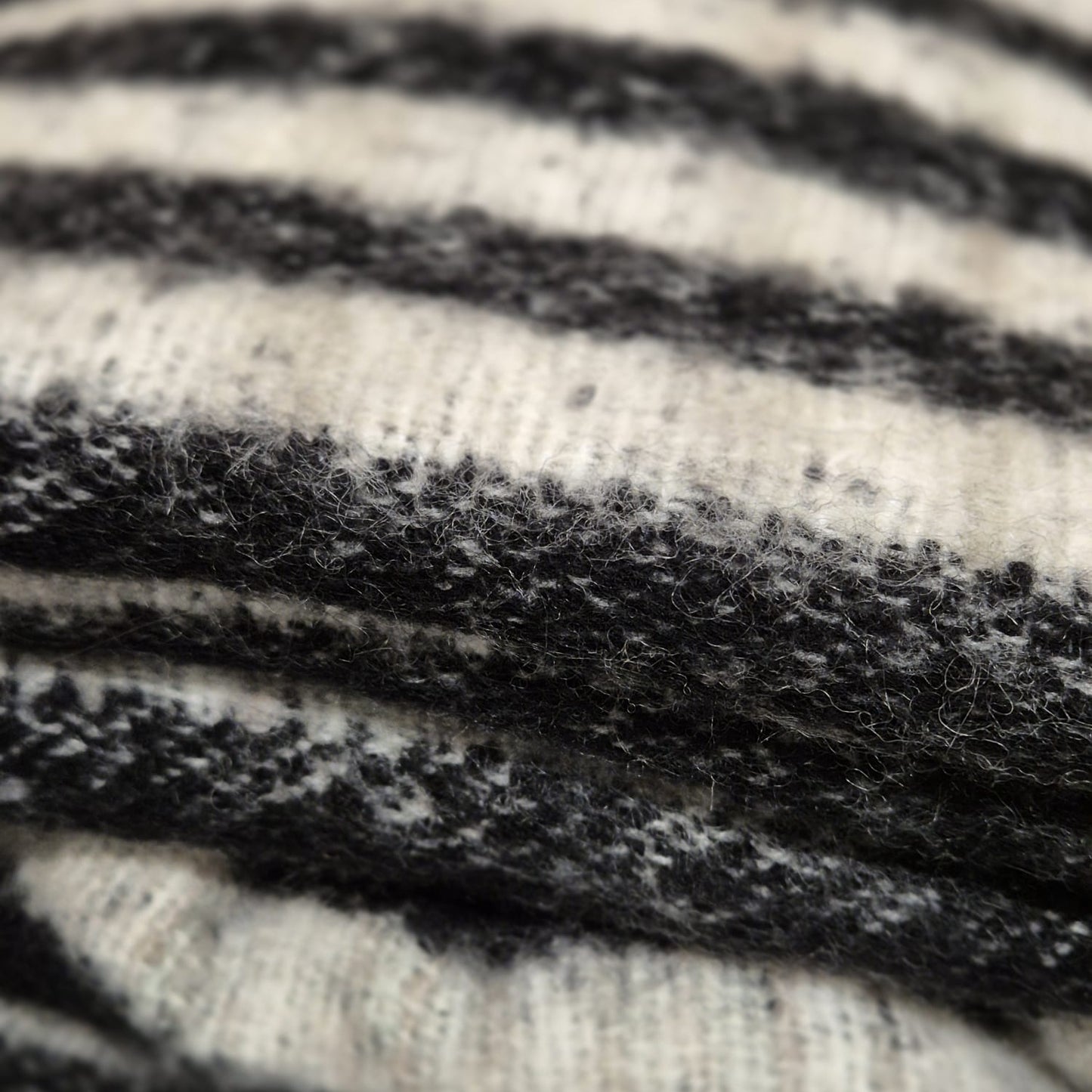 Plaid - uld mix - sort og hvid - striber