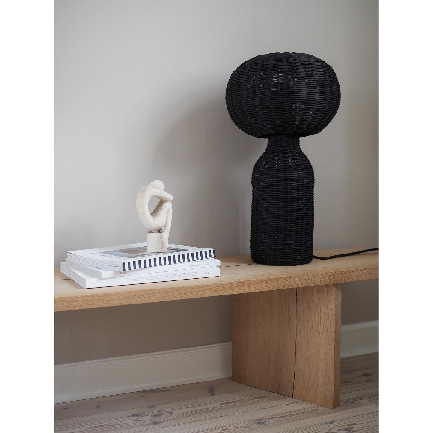 Villa Collection - Werna bordlampe - sort rattan - 30 x 53,5 cm