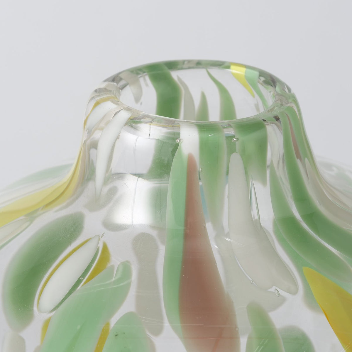 Multifarvet vase i glas -  H 25 cm