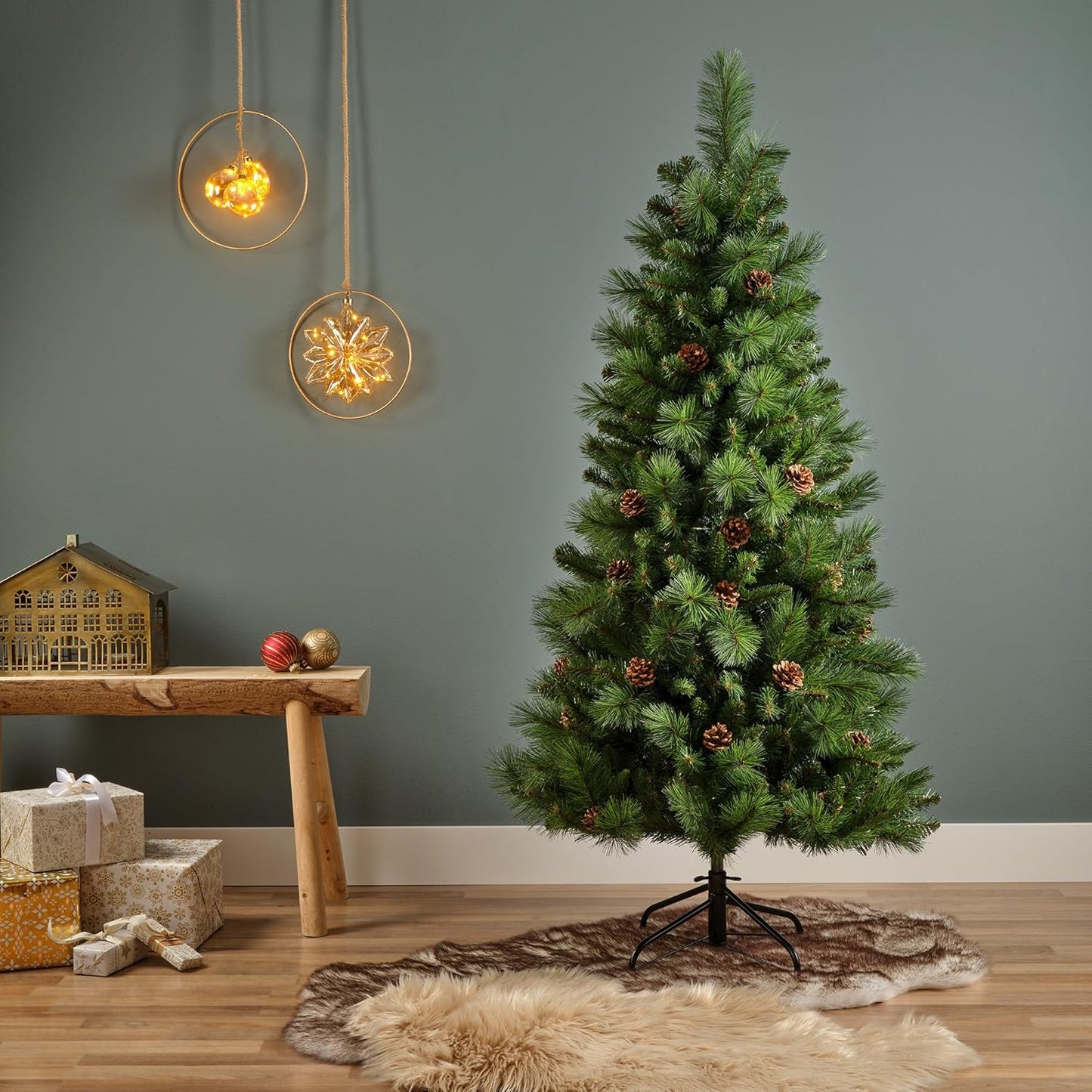 Everlands - kunstigt juletræ m. kogler - 150 cm x 84 cm