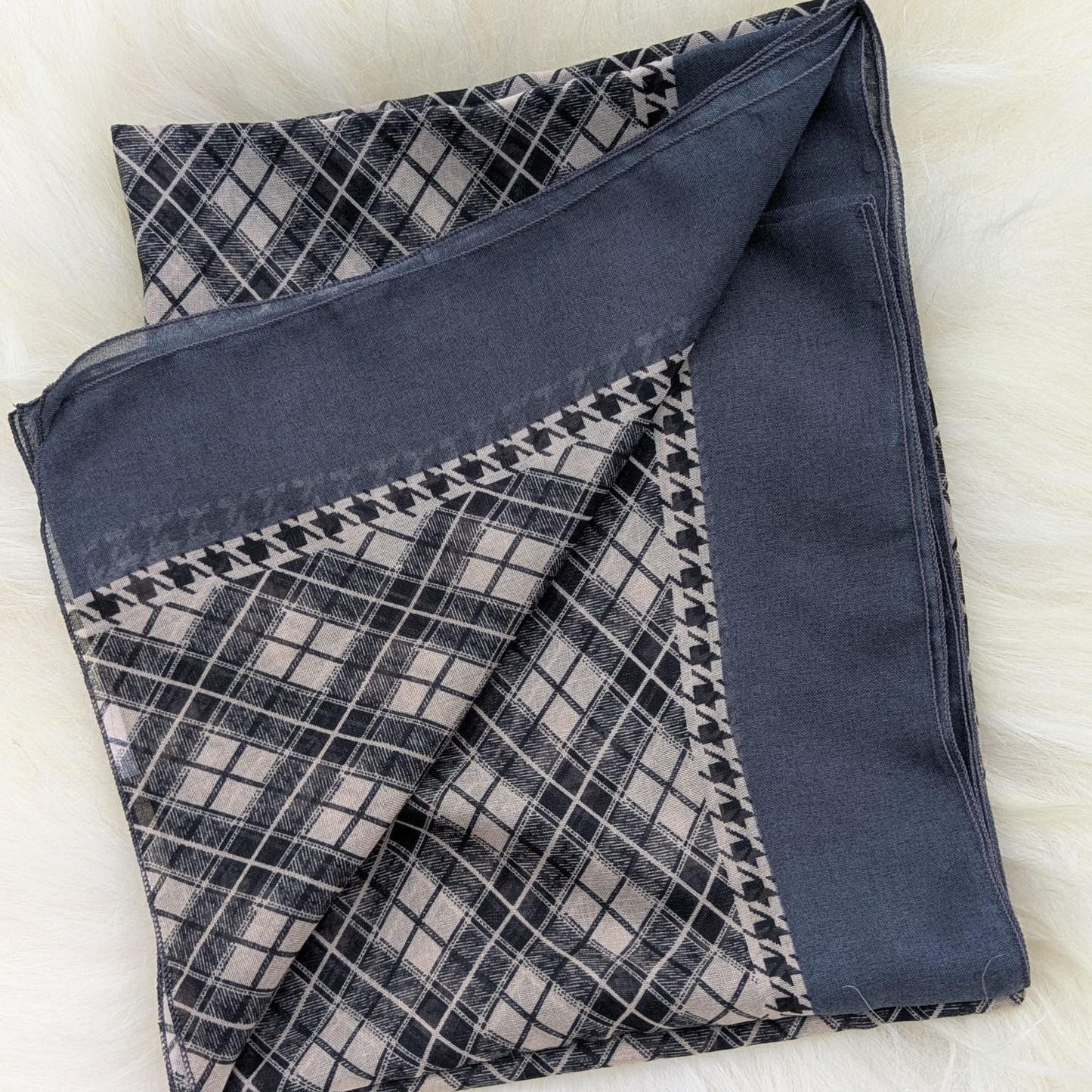 Gade & Juul - tørklæde - blå med tern_2