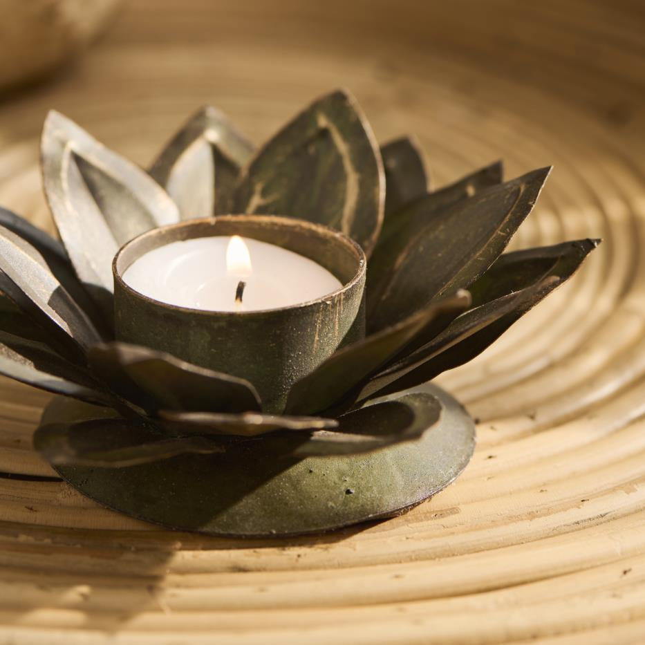 Ib Laursen - lysestage til fyrfadslys - Lotus_2