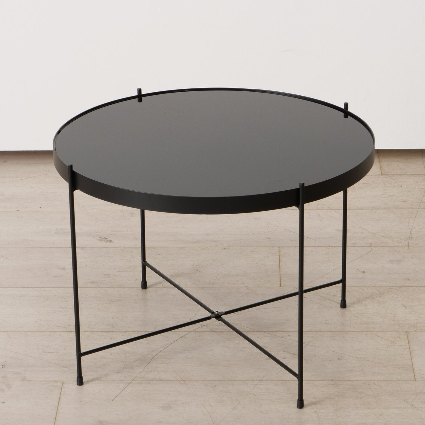 Sort bord med metalben _2