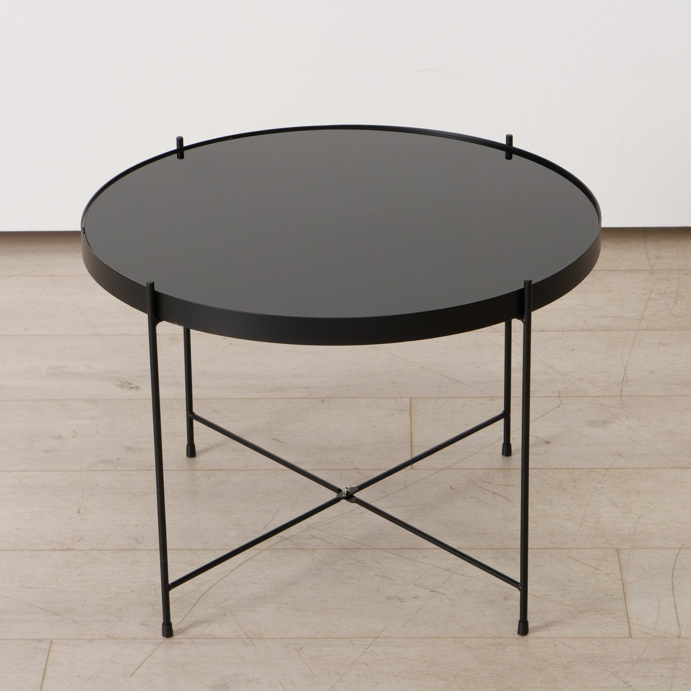 Sort bord med metalben _5