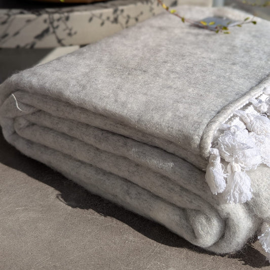 Hygsom - plaid - uld mix - grå m. hvide frynser