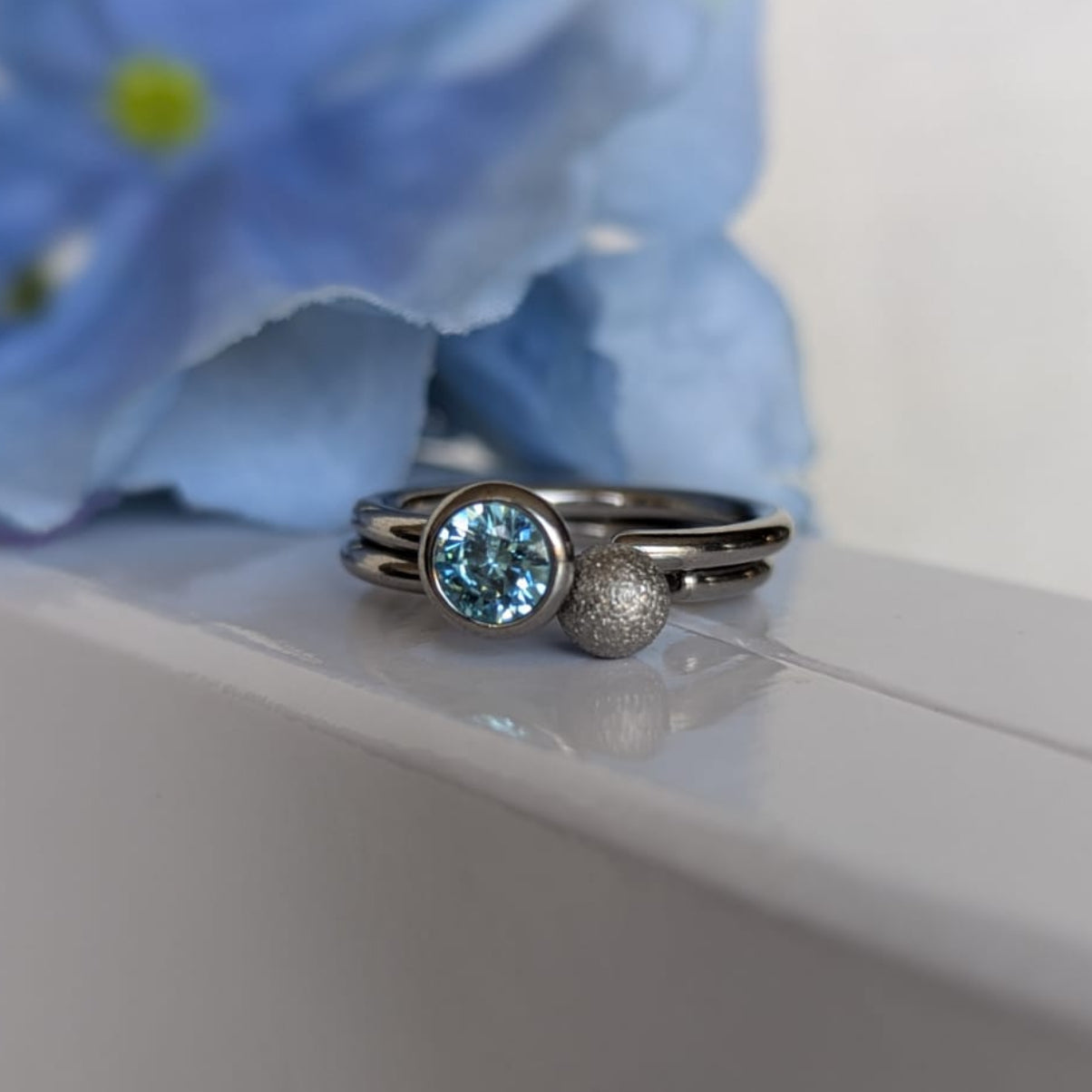 Gade & Juul - Fingerring - Justerbar - Kirurgisk Stål - Dot Trend