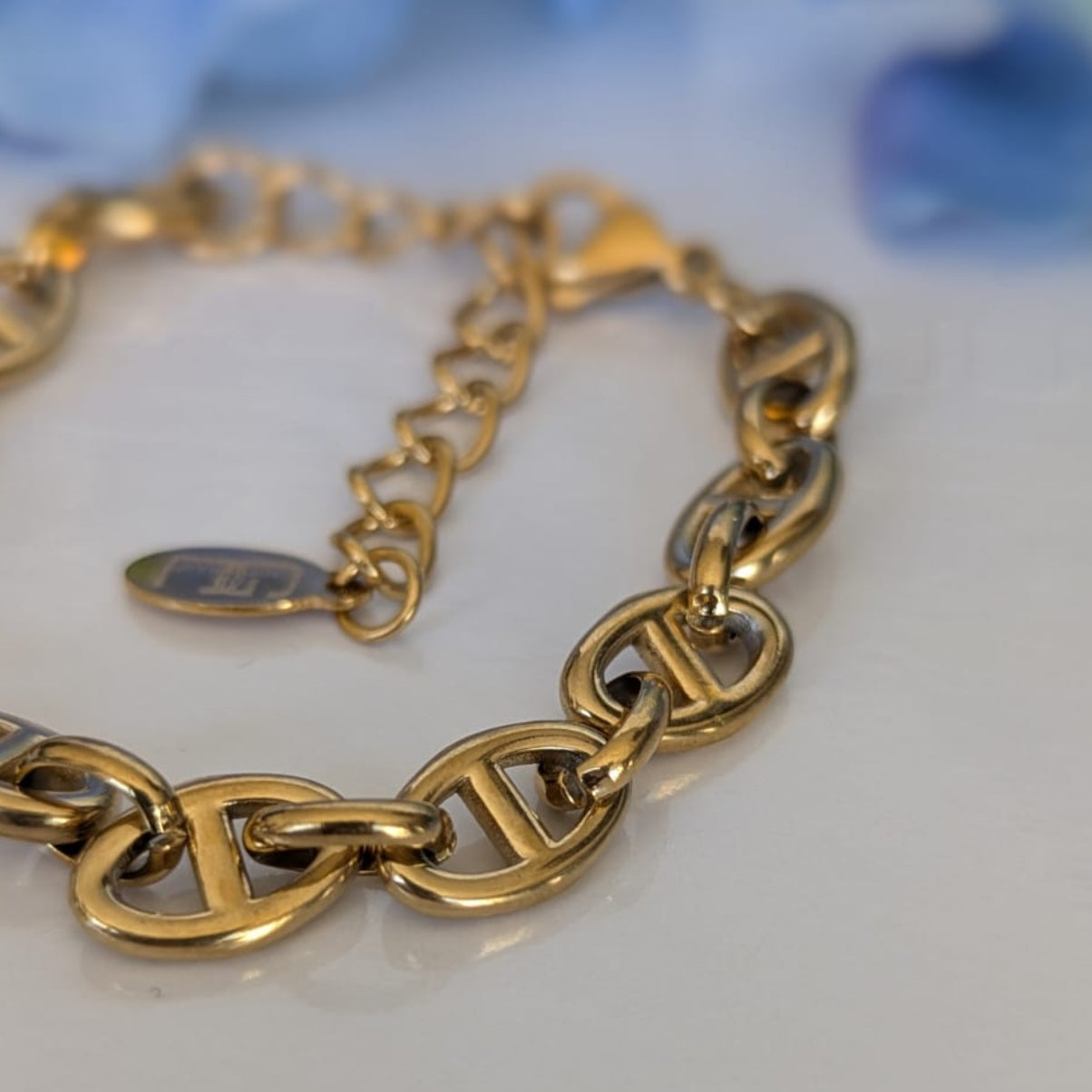 Gade & Juul - Armbånd - 22 cm - Kirurgisk Stål - Guld Look - Different