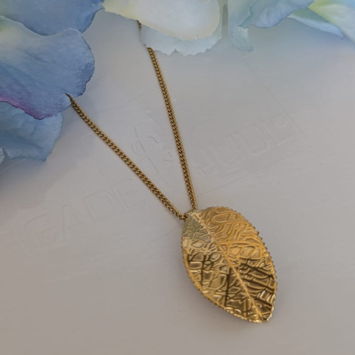 Gade & Juul - Halskæde inkl. Vedhæng - 45 cm - Kirurgisk Stål - Guld Look - Leaf