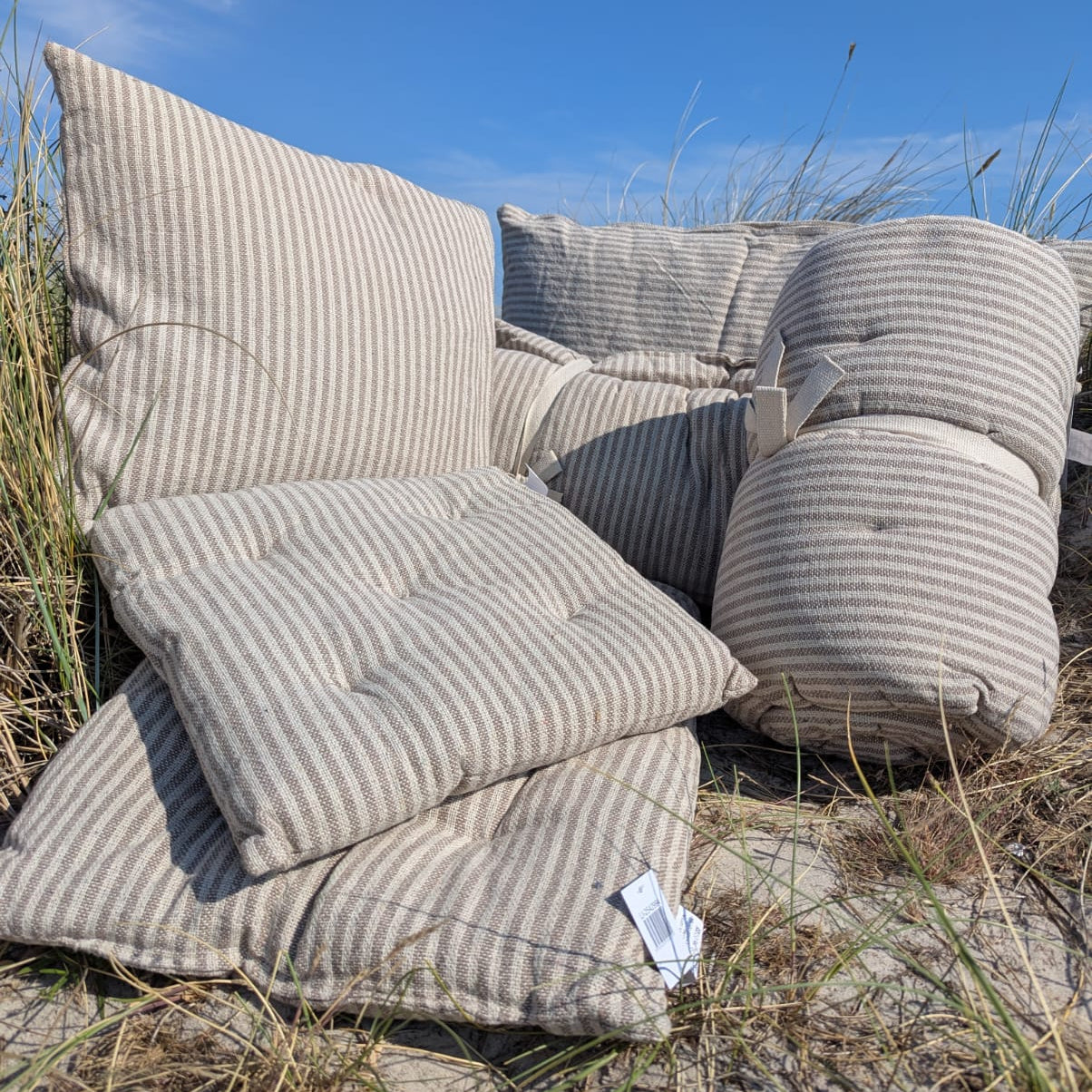 Pude - 50 x 50 cm - Beige Striber - Bomuld